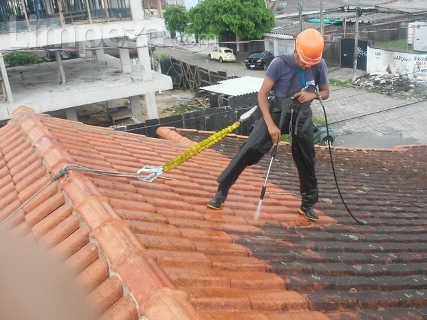 Limpeza de Telhados a alta pressão